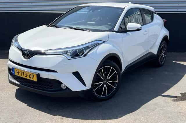 Toyota C-HR (2020) thumbnail 2