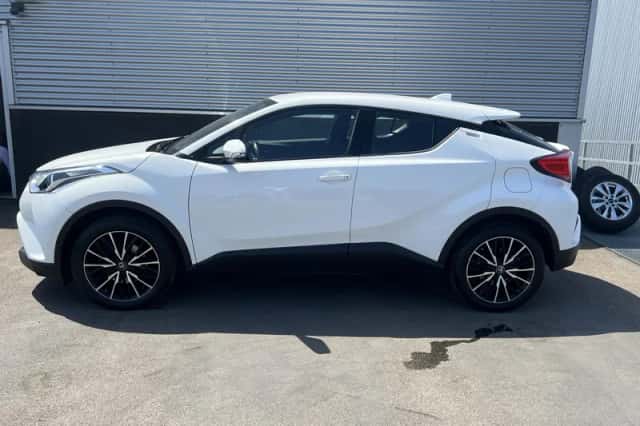 Toyota C-HR (2020) thumbnail 4