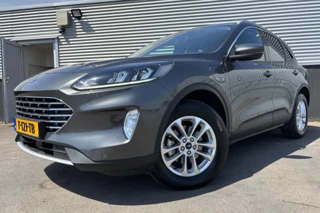 Ford Kuga (2023) thumbnail 2