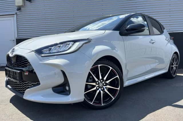 Toyota Yaris (2024) thumbnail 2