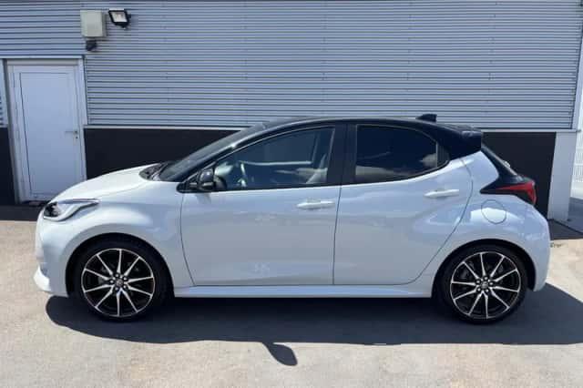 Toyota Yaris (2024) thumbnail 3