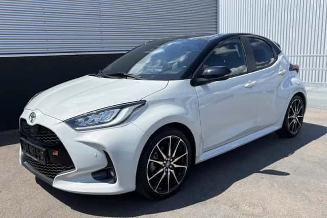 Toyota Yaris (2024) thumbnail 4