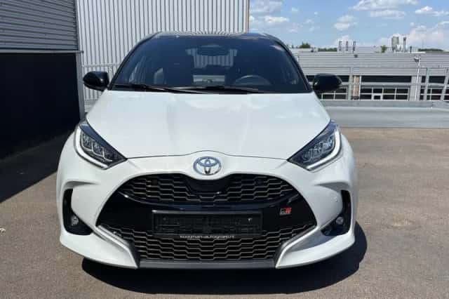 Toyota Yaris (2024) thumbnail 5