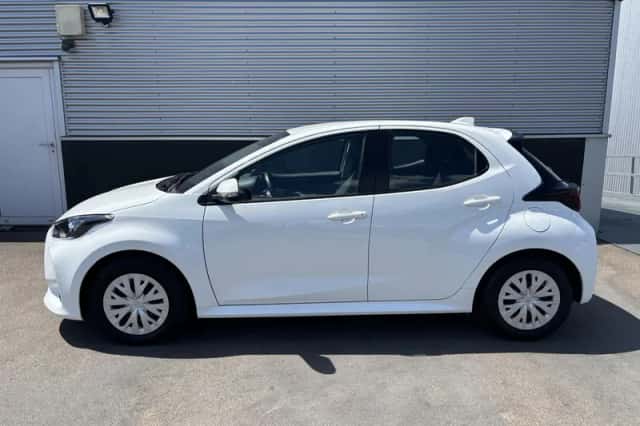 Toyota Yaris (2021) thumbnail 3