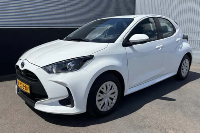 Toyota Yaris (2021) thumbnail 4