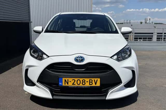 Toyota Yaris (2021) thumbnail 5