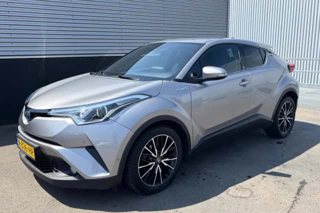 Toyota C-HR (2018) thumbnail 4