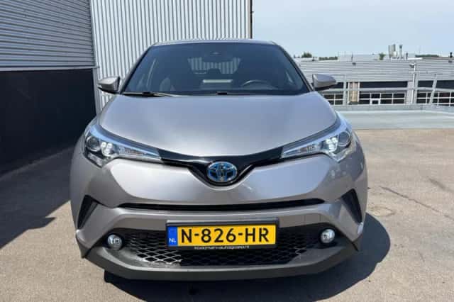 Toyota C-HR (2018) thumbnail 5
