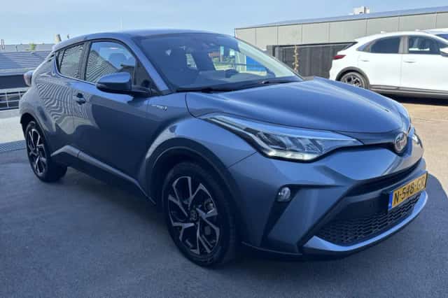 Toyota C-HR (2021) thumbnail 6