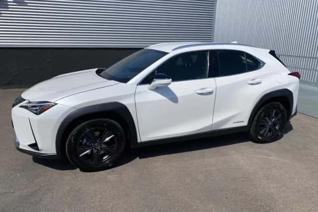 Lexus UX (2022) thumbnail 4
