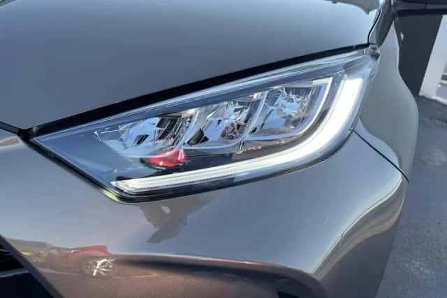 Toyota Yaris (2023) thumbnail 2