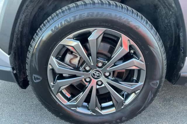 Toyota RAV4 (2022) thumbnail 3