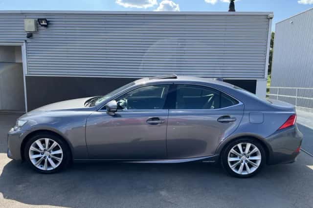 Lexus IS (2015) thumbnail 6