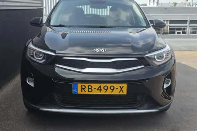 Kia Stonic (2017) thumbnail 2