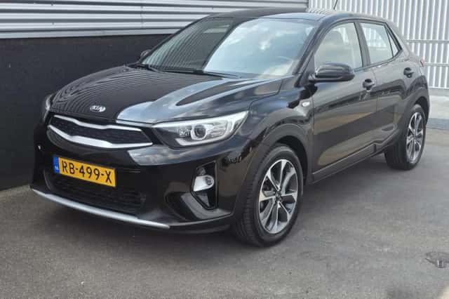 Kia Stonic (2017) thumbnail 3