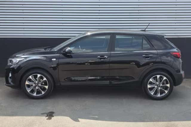 Kia Stonic (2017) thumbnail 4