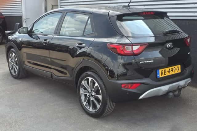 Kia Stonic (2017) thumbnail 5