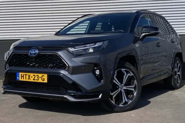 Toyota RAV4 (2022) thumbnail 2