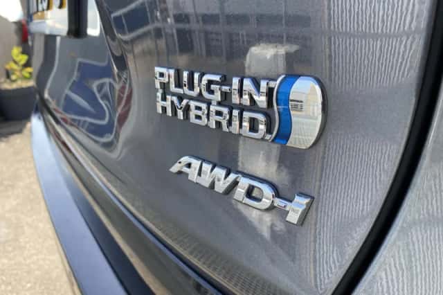 Toyota RAV4 (2022) thumbnail 3