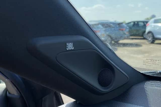 Toyota RAV4 (2022) thumbnail 5