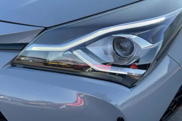 Toyota Yaris (2019) thumbnail 3