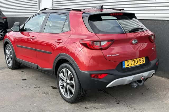 Kia Stonic (2019) thumbnail 4