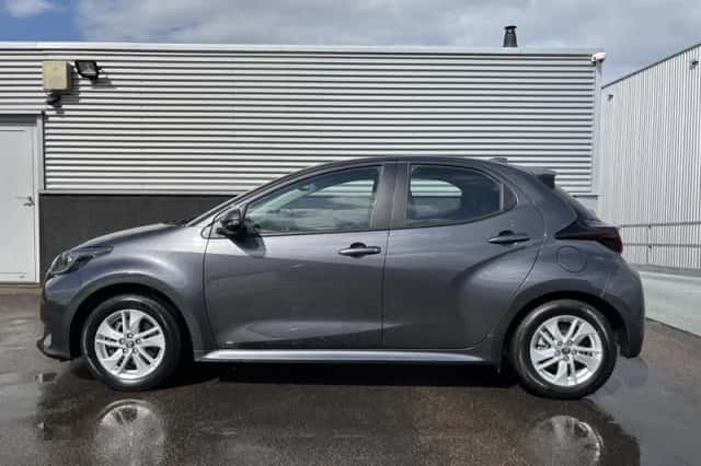 Toyota Yaris (2025) thumbnail 3