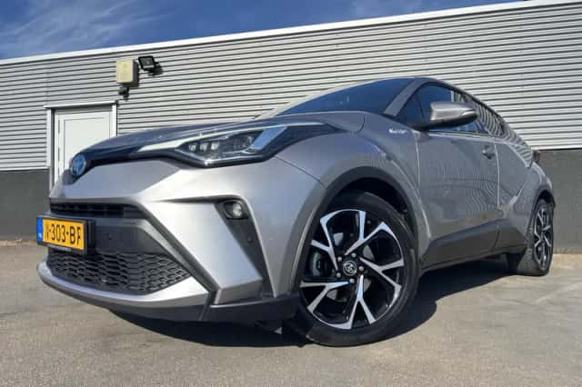 Toyota C-HR (2021) thumbnail 2