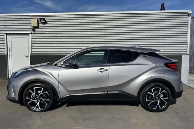 Toyota C-HR (2021) thumbnail 3
