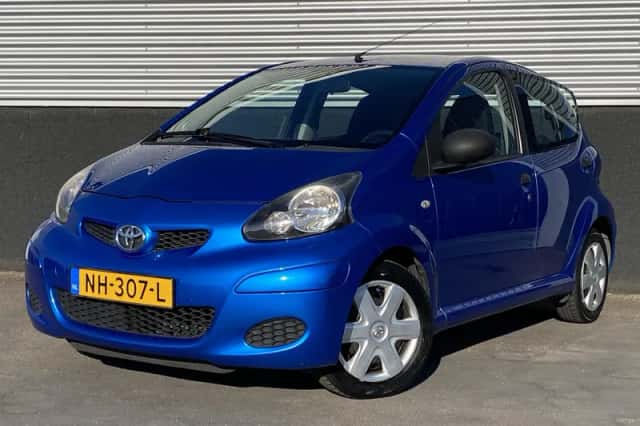 Toyota Aygo (2011) thumbnail 2
