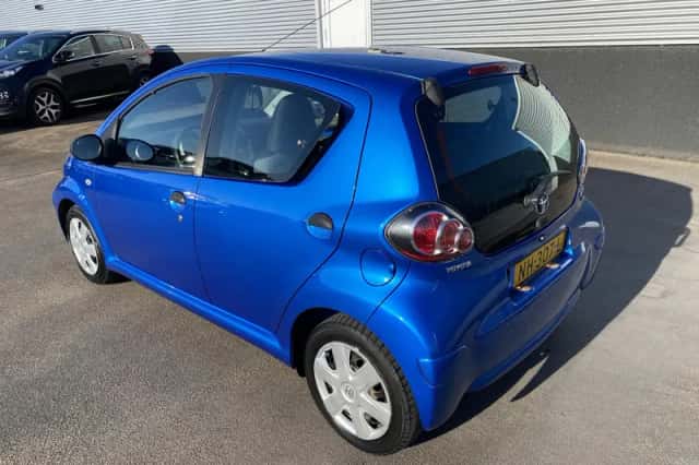 Toyota Aygo (2011) thumbnail 4