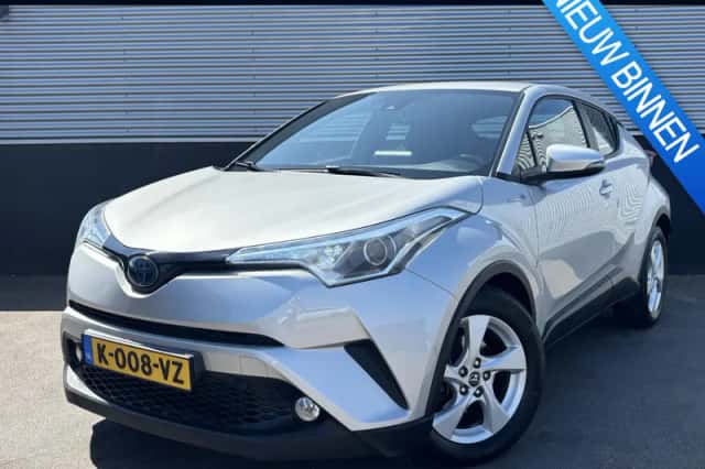 Toyota C-HR (2017) thumbnail 1