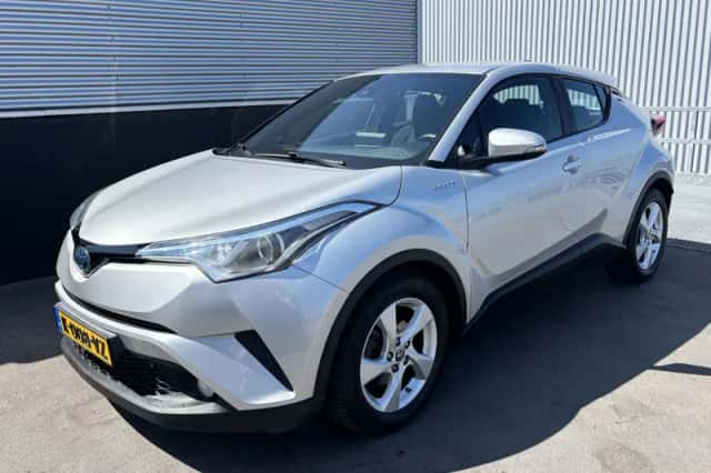 Toyota C-HR (2017) thumbnail 4