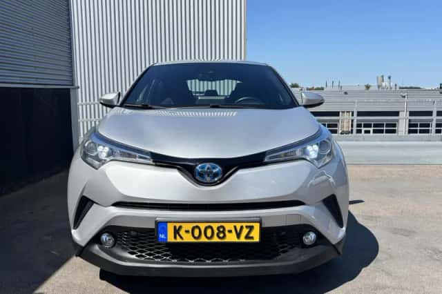Toyota C-HR (2017) thumbnail 5