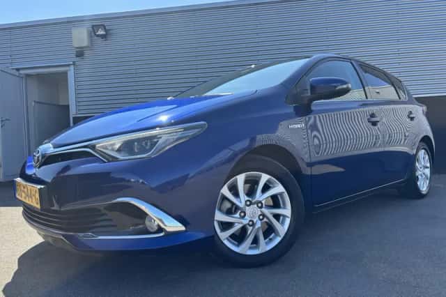 Toyota Auris (2018) thumbnail 2
