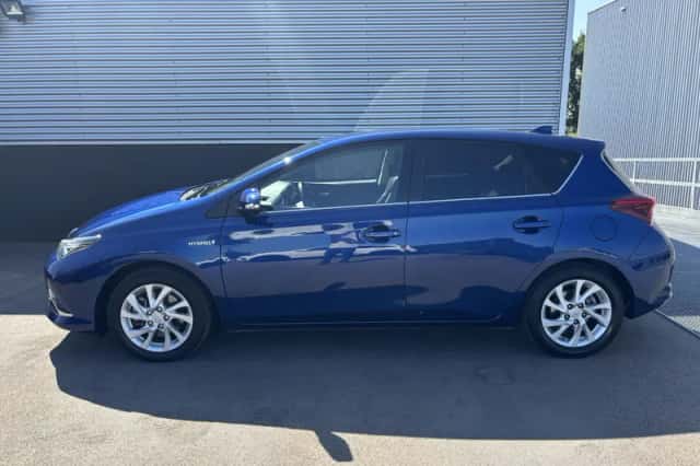 Toyota Auris (2018) thumbnail 3