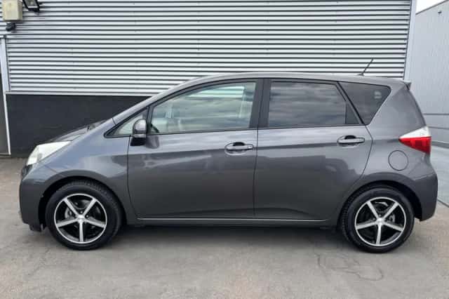 Toyota Verso-S (2011) thumbnail 3