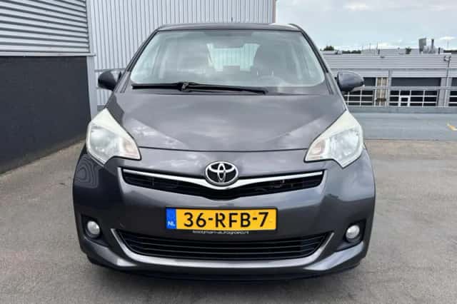Toyota Verso-S (2011) thumbnail 5