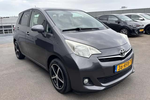 Toyota Verso-S (2011) thumbnail 6