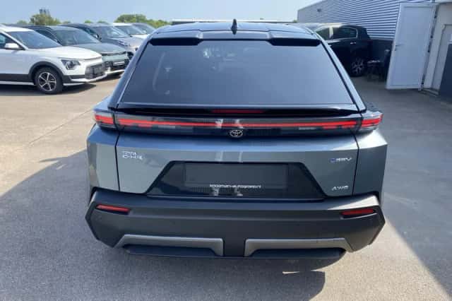 Toyota C-HR+ (2026) thumbnail 6