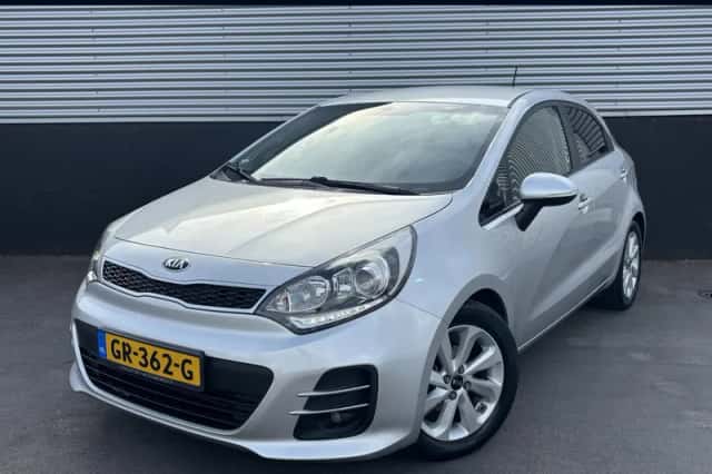 Kia Rio (2015) thumbnail 1