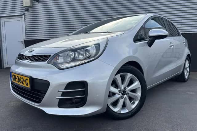 Kia Rio (2015) thumbnail 2
