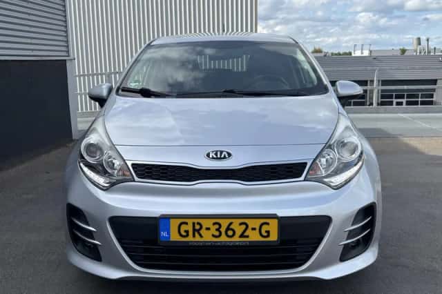 Kia Rio (2015) thumbnail 5