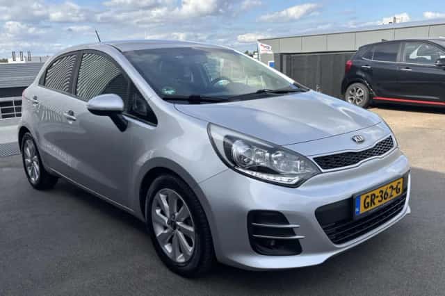 Kia Rio (2015) thumbnail 6