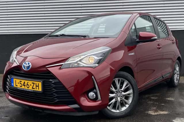 Toyota Yaris (2017) thumbnail 2