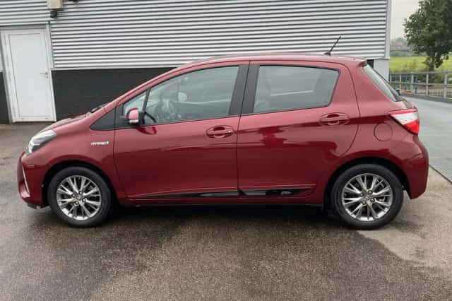 Toyota Yaris (2017) thumbnail 3