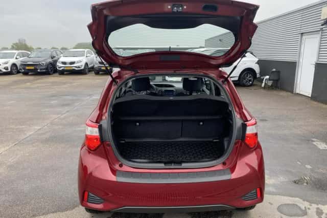 Toyota Yaris (2017) thumbnail 4