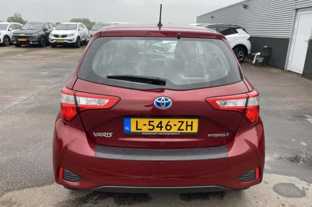 Toyota Yaris (2017) thumbnail 5