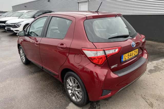 Toyota Yaris (2017) thumbnail 6