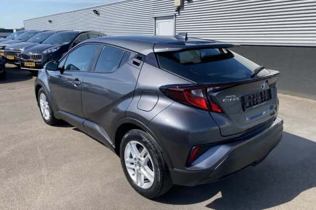 Toyota C-HR (2023) thumbnail 5